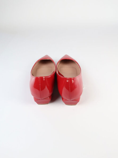 Parte trasera Zapato rojo charol